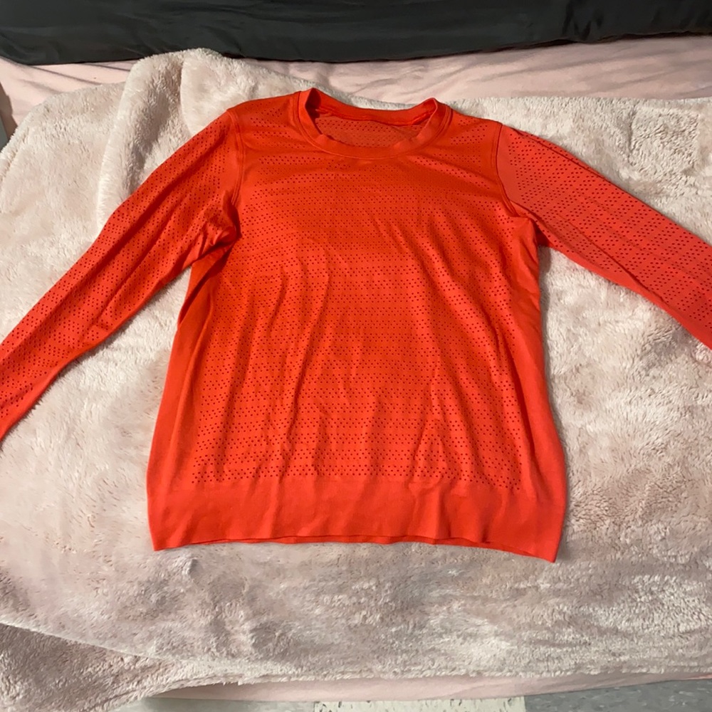 longsleeve lululemon shirt